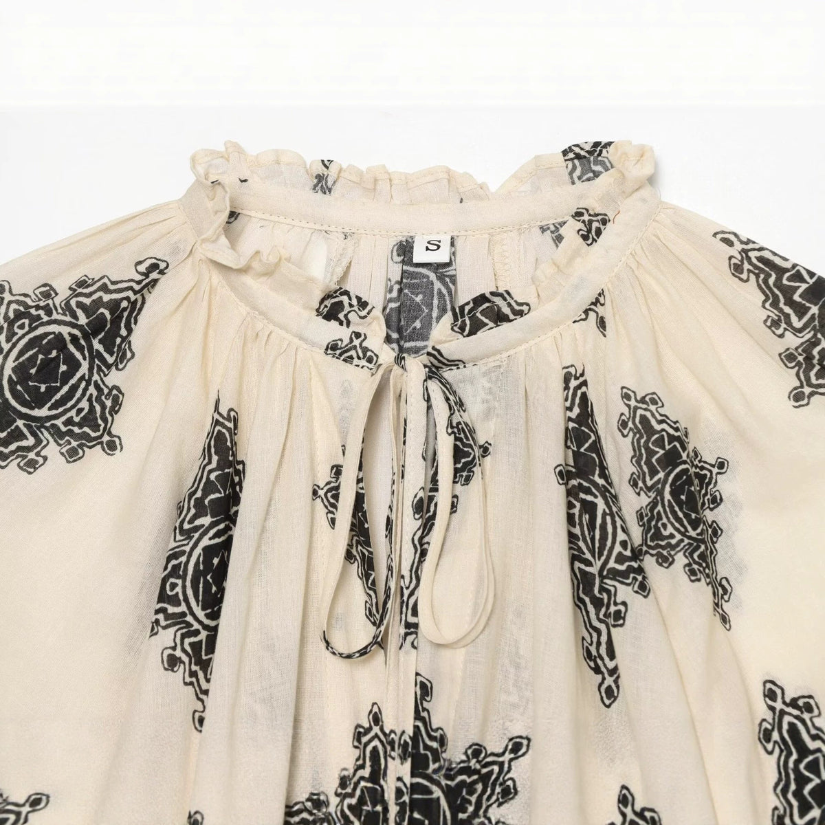 Lace up corridor shaped lantern sleeve printed shirt for women